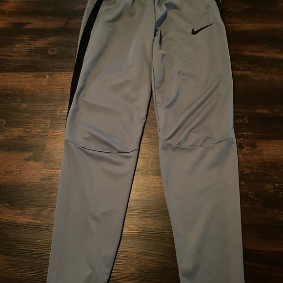Women’s Nike Joggers - Picture 2 of 2